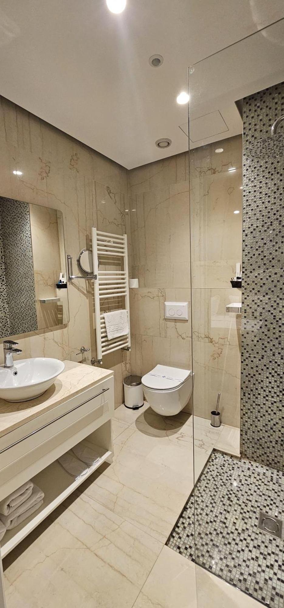 Hotel Queen Selita e Vogel Екстер'єр фото