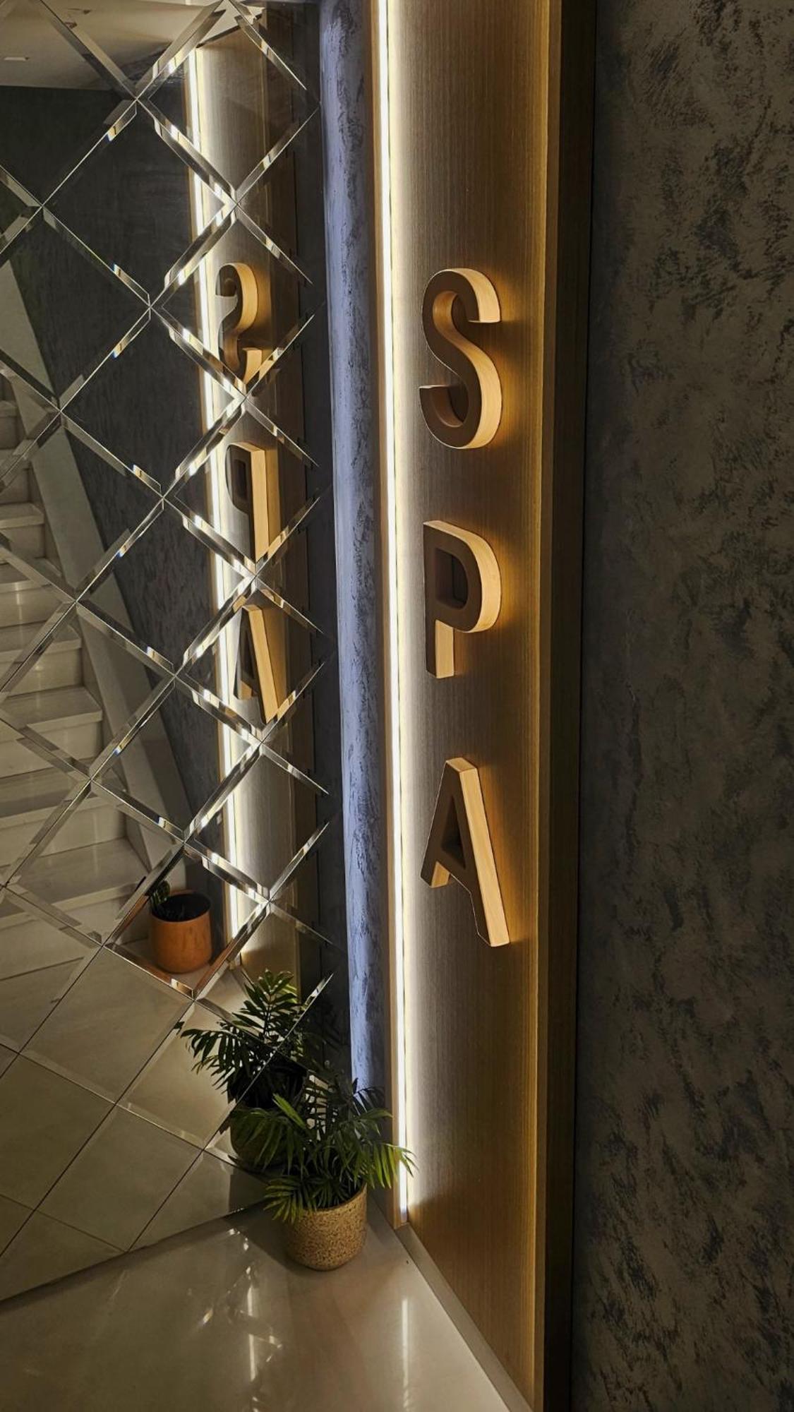 Hotel Queen Selita e Vogel Екстер'єр фото